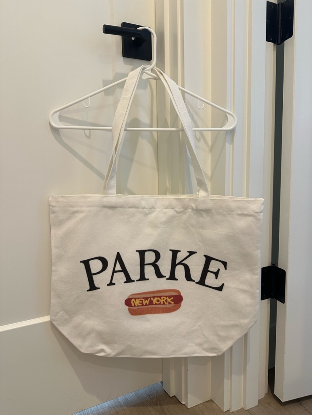 NWOT PARKE White Canvas Tote Bag with New York Hotdog Graphic